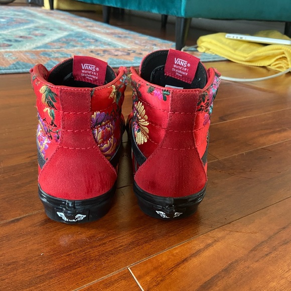 Red embroidered high top vans - Picture 5 of 6
